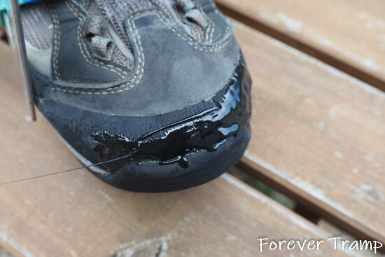 ロックタイト黒ゴム接着剤 登山靴の修理やってみた ソールは A級放浪計画